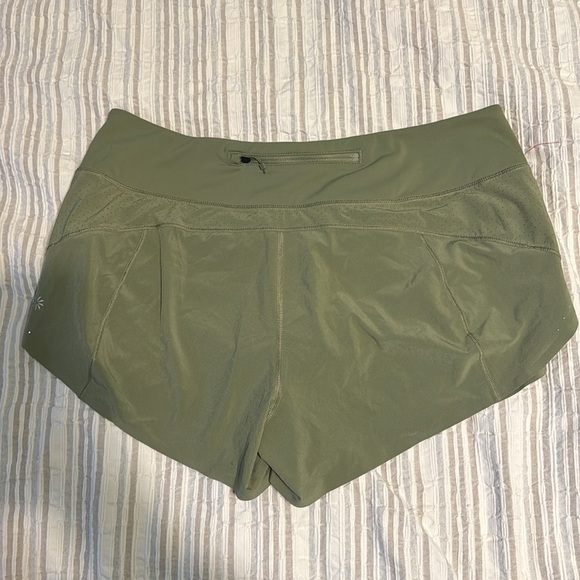 Athleta Green Run with It 3.5” Shorts - Picture 4 of 4